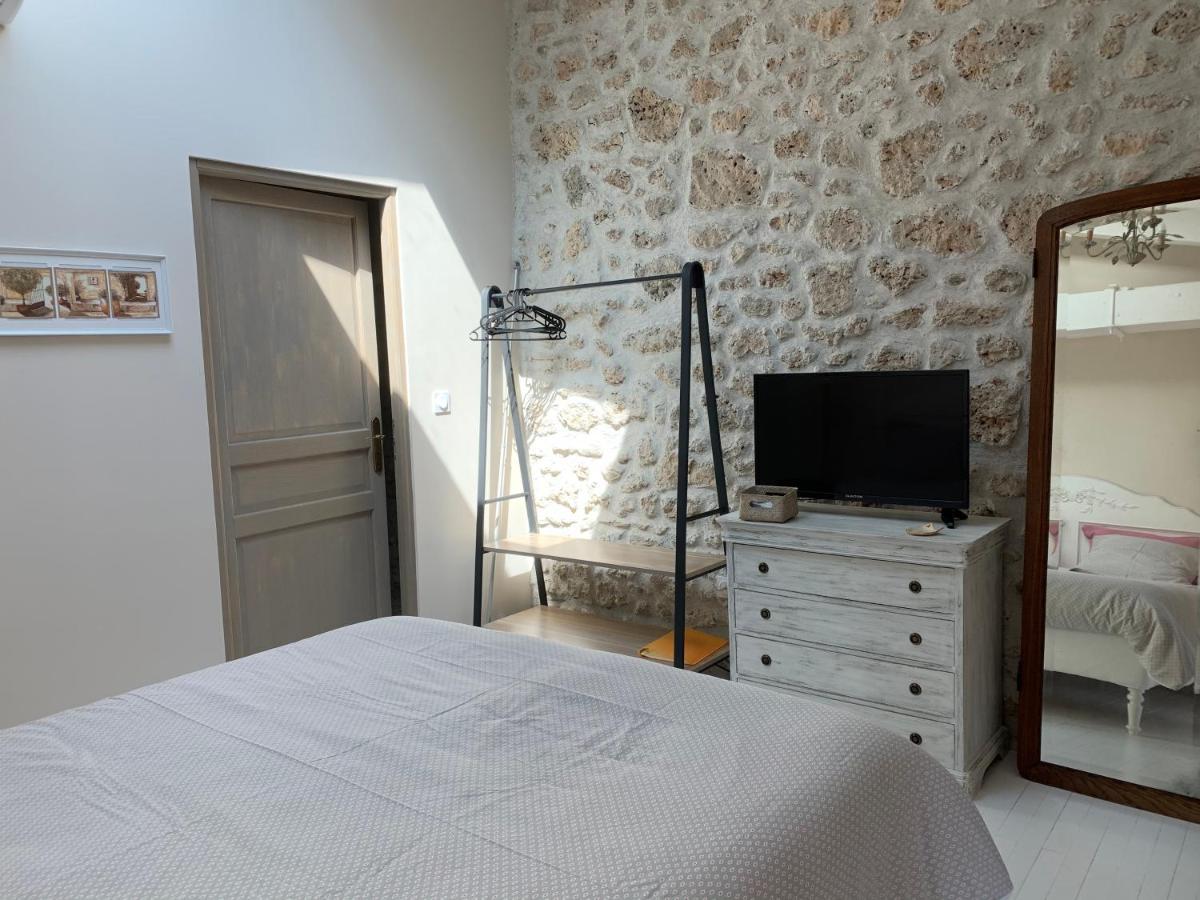 Du Pigeonnier Bed & Breakfast Reauville